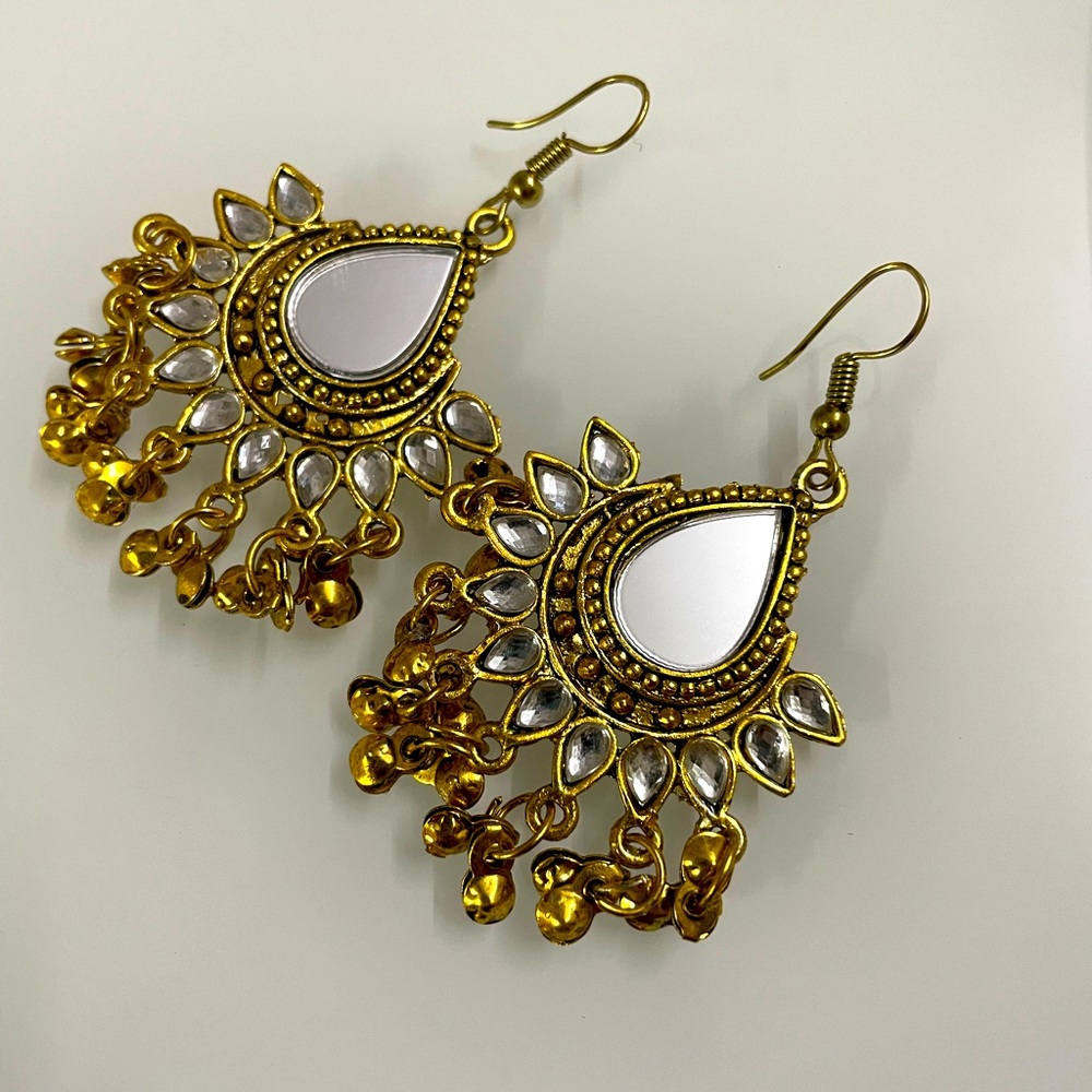 🎉🎉🎉 Pretty Earrings - Picture 1 of 4